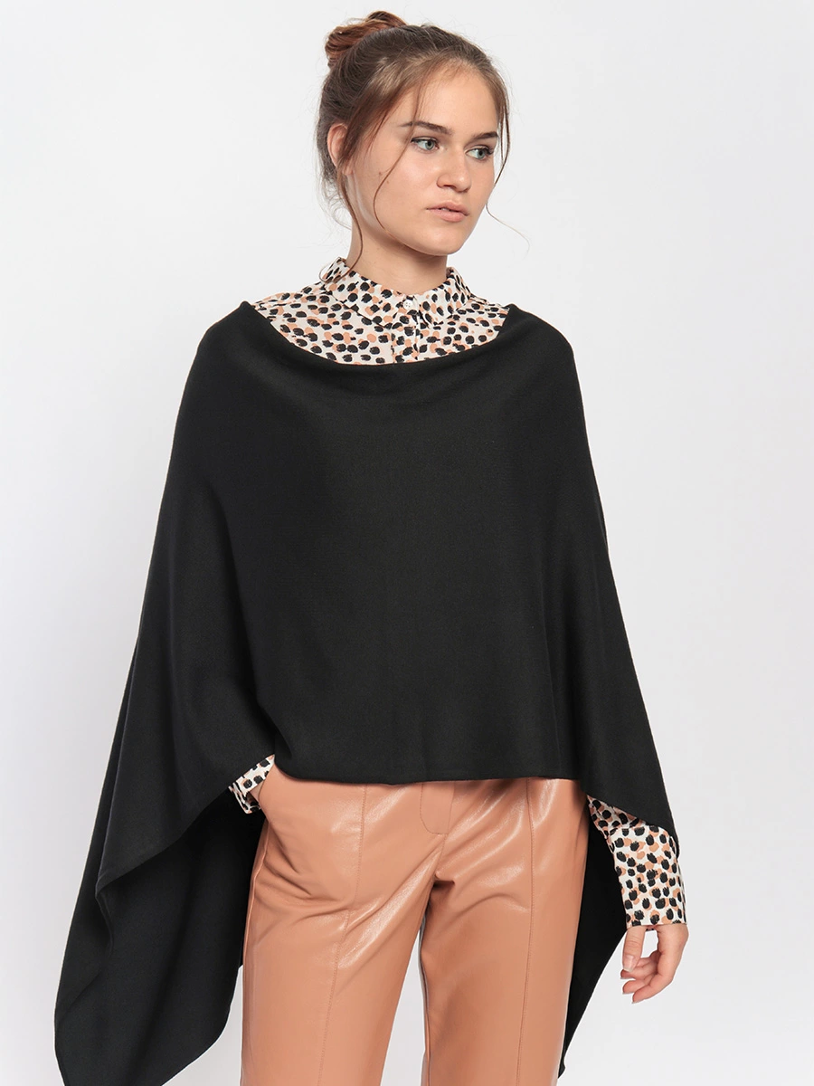 Пончо тонкой вязки с кисточками